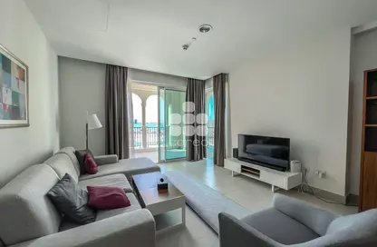 Living Room image for: Apartment - 1 Bedroom - 2 Bathrooms for rent in Viva Central - Viva Bahriyah - The Pearl Island - Doha, Image 1