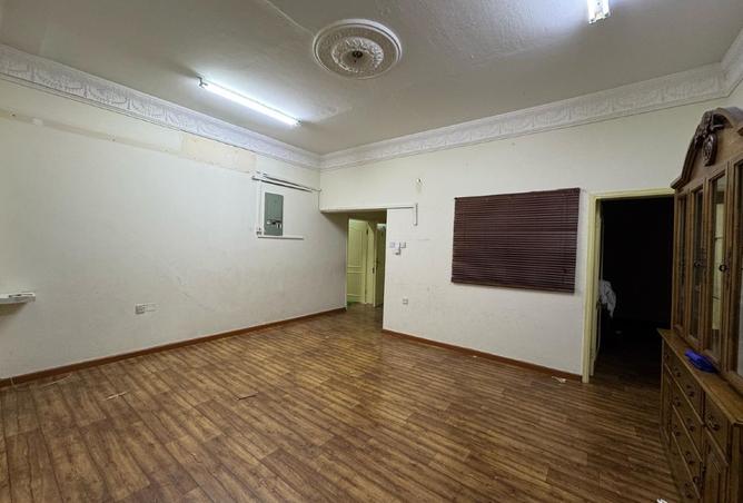 907403 - Property Image 2