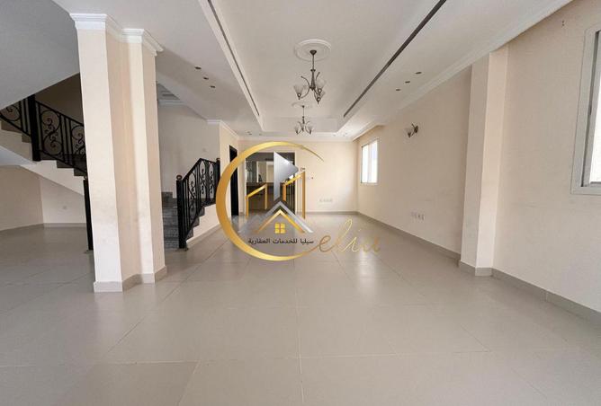905567 - Property Image 2