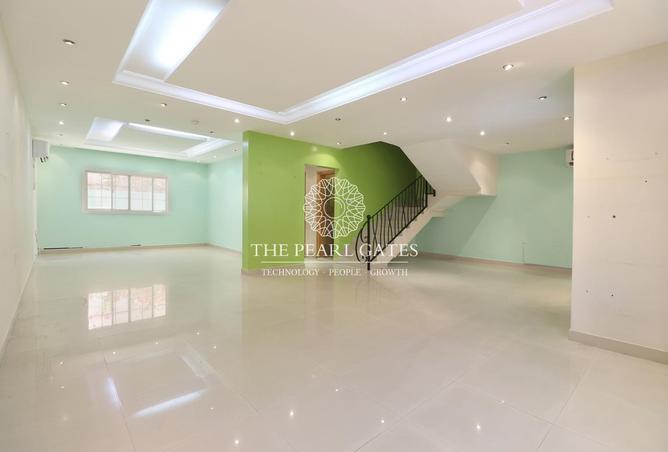 912218 - Property Image 2