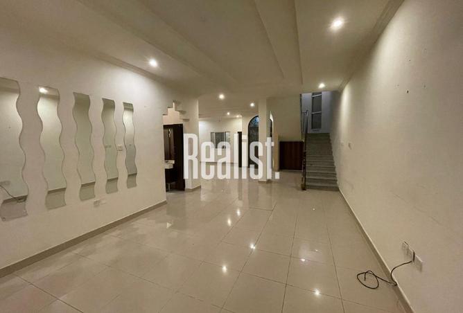 930022 - Property Image 2