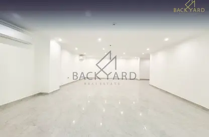 شقة - 2 غرف نوم - 3 حمامات للايجار في شارع النصر - النصر - الدوحة