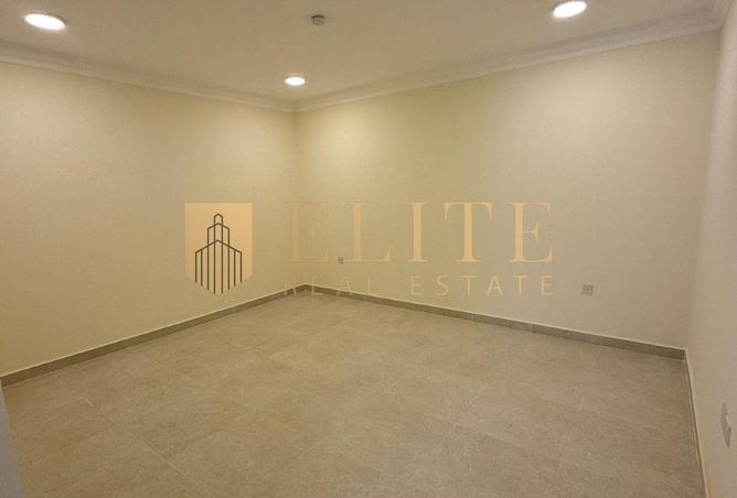 1004989 - Property Image 3