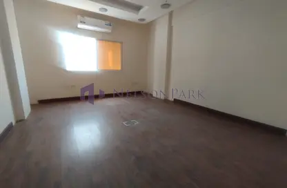 Staff Accommodation - Studio - 4 Bathrooms for rent in Fereej Bin Mahmoud South - Fereej Bin Mahmoud - Doha