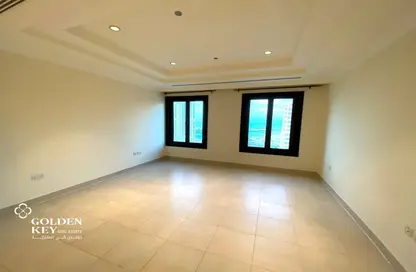 Apartment - 1 Bedroom - 2 Bathrooms for rent in East Porto Drive - Porto Arabia - The Pearl Island - Doha