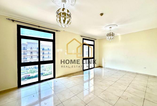 922268 - Property Image 2