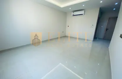 Apartment - 2 Bedrooms - 2 Bathrooms for rent in Omar Bin Abdul Aziz Street - Madinat Khalifa - Doha