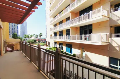 Townhouse - 2 Bedrooms - 3 Bathrooms for rent in Abraj Bay - Abraj Quartiers - The Pearl Island - Doha