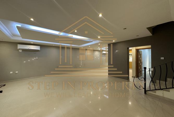 971185 - Property Image 2