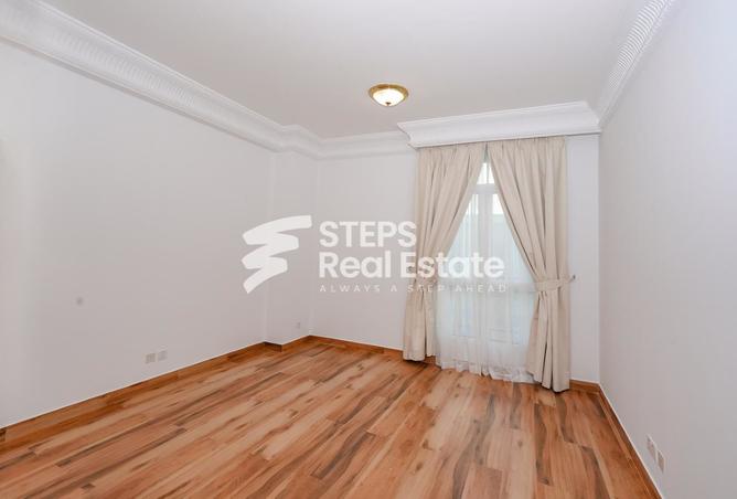 930377 - Property Image 3