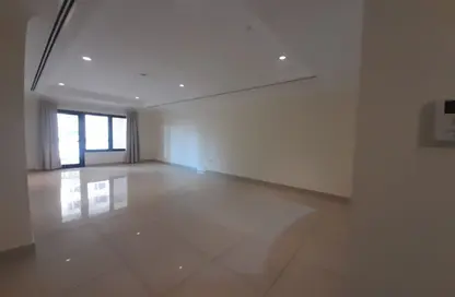 Apartment - 1 Bedroom - 3 Bathrooms for rent in West Porto Drive - Porto Arabia - The Pearl Island - Doha