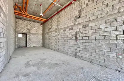 Shop - Studio - 1 Bathroom for rent in Izghawa - Izghawa - Doha