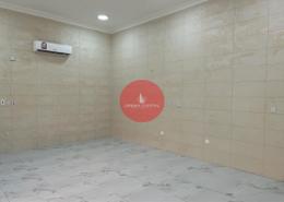 صورةغرفة فارغة لـ: Studio - 1 حمام للكراء في شارع ام السنيم - عين خالد - الدوحة, صورة 1