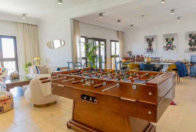 932050 - Property Image 2