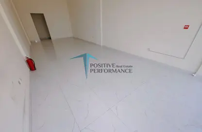 Shop - Studio - 1 Bathroom for rent in Fereej Kulaib - Doha