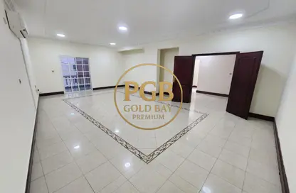 شقة - 2 غرف نوم - 2 حمامات للايجار في شارع انس - فريج بن محمود الشمالي - فريج بن محمود - الدوحة