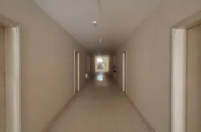 Staff Accommodation - Studio - 7+ Bathrooms for rent in Industrial Area - Doha