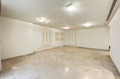 Apartment - 3 Bedrooms - 5 Bathrooms for rent in West Bay Tower - West Bay - West Bay - Doha