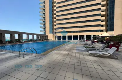 صورة لـ حوض سباحة شقة - 3 غرف نوم - 4 حمامات للايجار في شارع مركز المؤتمرات - الخليج الغربي - الدوحة ، صورة رقم 1