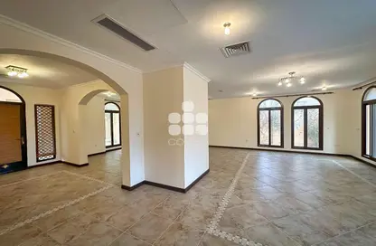 فيلا - 4 غرف نوم - 6 حمامات للايجار في شارع النجدة - مدينة خليفة شمال - مدينة خليفة - الدوحة