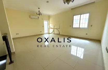 مجمع سكني - 5 غرف نوم - 6 حمامات للايجار في الوعب - الوعب - الدوحة