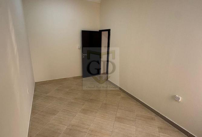 989599 - Property Image 3