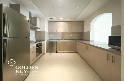 Kitchen image for: Apartment - 1 Bedroom - 2 Bathrooms for rent in East Porto Drive - Porto Arabia - The Pearl Island - Doha, Image 1