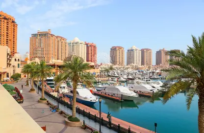 تاون هاوس - 2 غرف نوم - 3 حمامات للبيع في طريق بورتو الشرقي - بورتو أرابيا - جزيرة اللؤلؤة - الدوحة