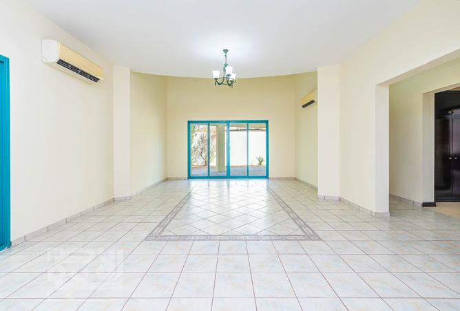 1000565 - Property Image 2