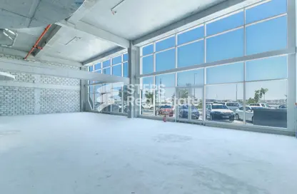 معرض - استوديو للايجار في بلوك 6 أركان - بروة الشارع التجاري - أم السنيم - الدوحة