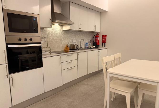 985297 - Property Image 2