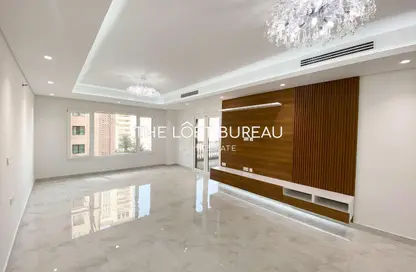 Apartment - 2 Bedrooms - 3 Bathrooms for sale in West Porto Drive - Porto Arabia - The Pearl Island - Doha