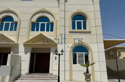 مجمع سكني - 5 غرف نوم - 6 حمامات للايجار في الهلال - الهلال - الدوحة