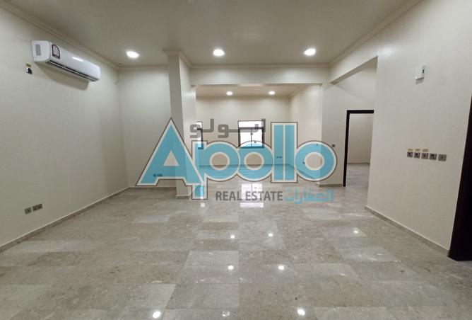953672 - Property Image 2