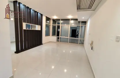 Apartment - 2 Bedrooms - 2 Bathrooms for rent in Umm Ghuwalina - Umm Ghuwailina - Doha