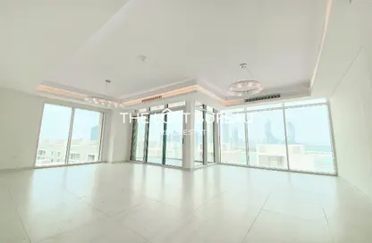 Apartment - 3 Bedrooms - 4 Bathrooms for sale in Gewan Island - The Pearl Island - Doha