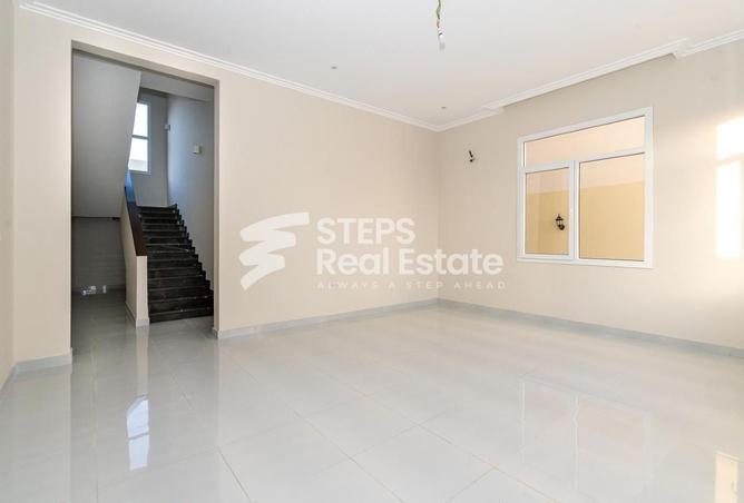 932468 - Property Image 2