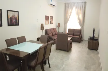 صورة لـ غرفة المعيشة / غرفة الطعام شقة - 3 غرف نوم - 3 حمامات للايجار في شارع النصر - النصر - الدوحة ، صورة رقم 1