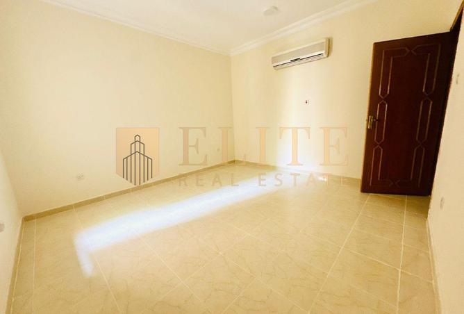 983212 - Property Image 3