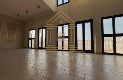 Duplex - 3 Bedrooms - 4 Bathrooms for rent in Carnaval - Qanat Quartier - The Pearl Island - Doha