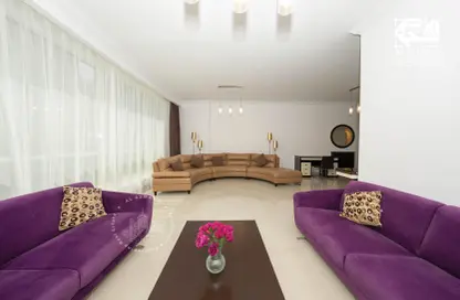 Living Room image for: Apartment - 3 Bedrooms - 3 Bathrooms for rent in Beverly Hills Tower - West Bay - West Bay - Doha, Image 1