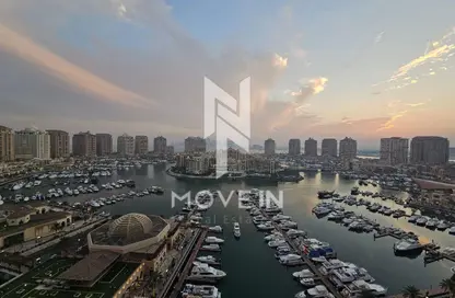 شقة - 2 غرف نوم - 2 حمامات للايجار في طريق بورتو الشرقي - بورتو أرابيا - جزيرة اللؤلؤة - الدوحة