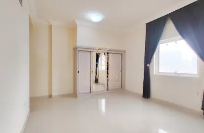 Apartment - 3 Bedrooms - 2 Bathrooms for rent in Building 12 - Abu Umama Street - Al Muntazah - Doha