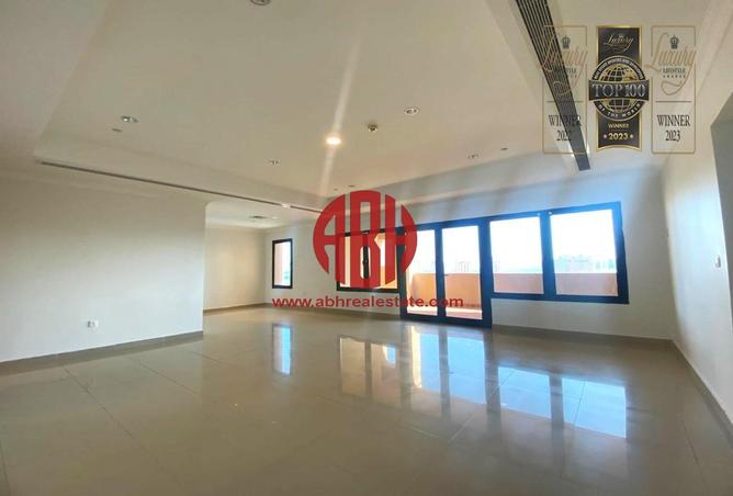Apartment - 2 Bedrooms - 3 Bathrooms for rent in West Porto Drive - Porto Arabia - The Pearl Island - Doha