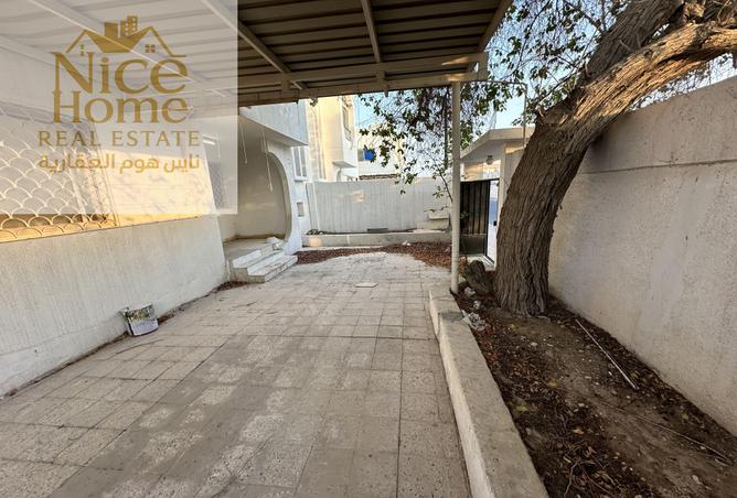 933589 - Property Image 2