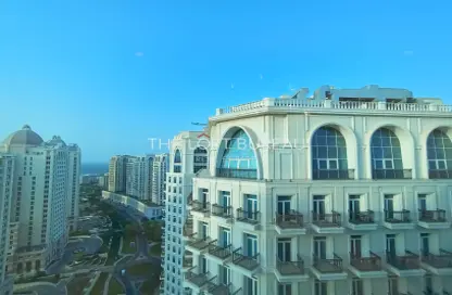 Penthouse - 3 Bedrooms - 5 Bathrooms for rent in Floresta Gardens - Floresta Gardens - The Pearl Island - Doha