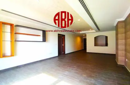 Empty Room image for: Apartment - 1 Bedroom - 2 Bathrooms for rent in La Croisette - Porto Arabia - The Pearl Island - Doha, Image 1