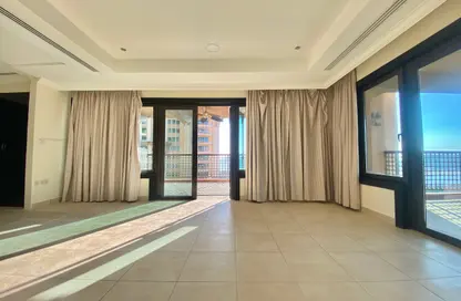 شقة - 2 غرف نوم - 3 حمامات للايجار في طريق بورتو الشرقي - بورتو أرابيا - جزيرة اللؤلؤة - الدوحة