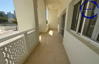 مجمع سكني - 4 غرف نوم - 5 حمامات للايجار في شارع عنيزة - الحي الدبلوماسي - الدوحة مجمع سكني - 4 غرف نوم - 5 حمامات للايجار في شارع عنيزة - الحي الدبلوماسي - الدوحة