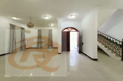 شقة - 4 غرف نوم - 3 حمامات للايجار في شارع عقبة بن نافع - طريق المطار القديم - الدوحة